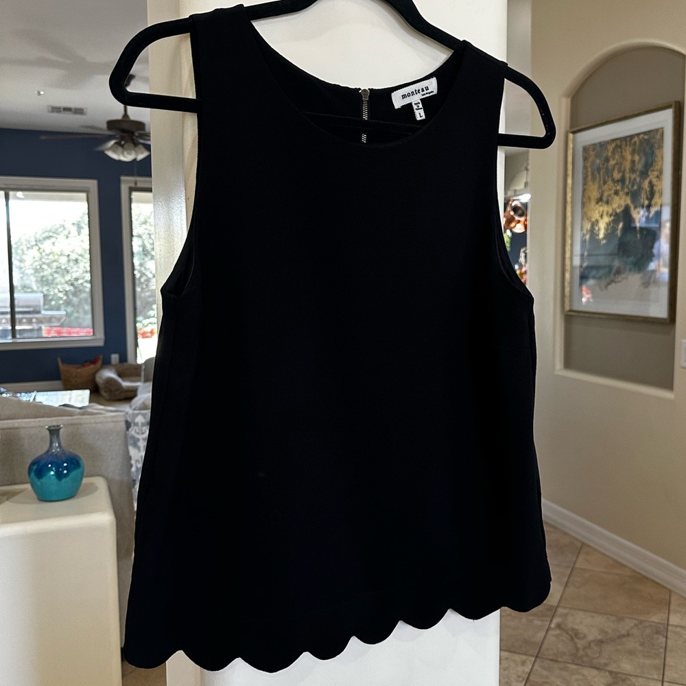 Women’s LG Monteau Scalloped Sleeveless Black Blouse/Top, Excellent Condition